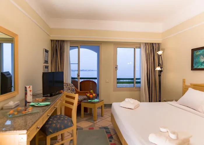 Otel Coral Tiran