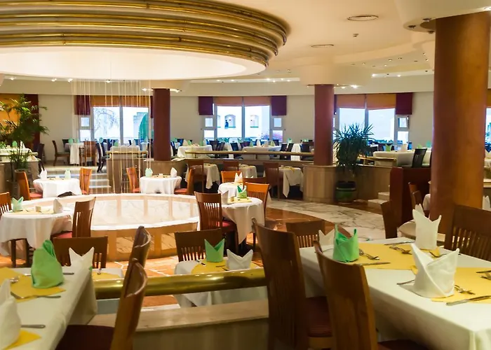 Otel Coral Tiran