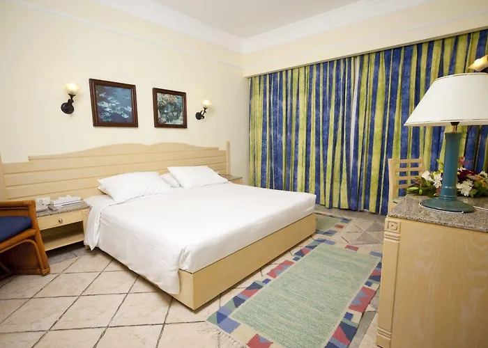 Otel Coral Tiran 4*